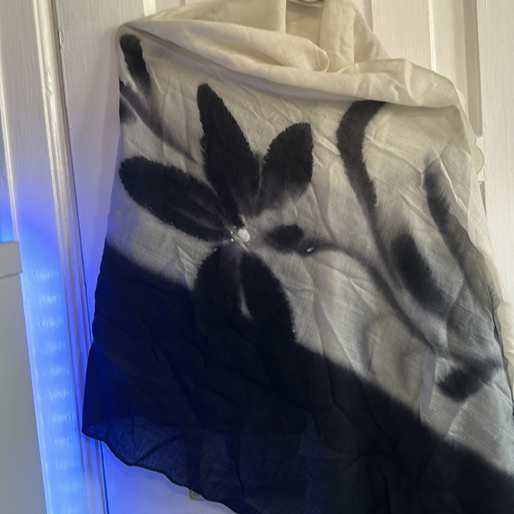 Scarf - Picture 3 of 8